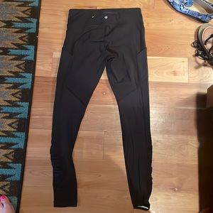 Women’s Lululemon Leggings Black with Ribbed Bottom Size 8